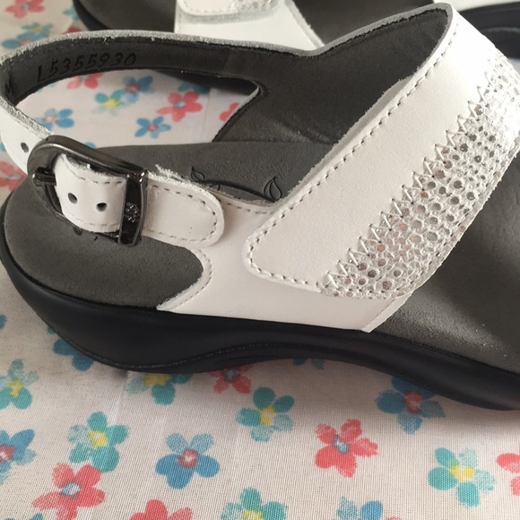 SAS Nudu white slingback sandals NIB - Picture 8 of 8